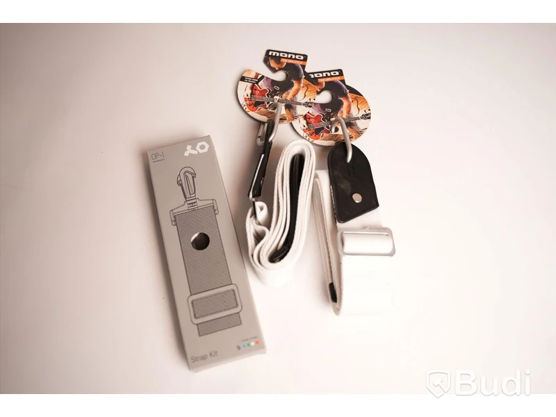 2st vita Mono-band och ett Teenage Engineering OP-1 strap kit, axelband
