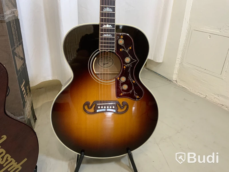 Gitarr Gibson J-200 Standard ink case och kartong