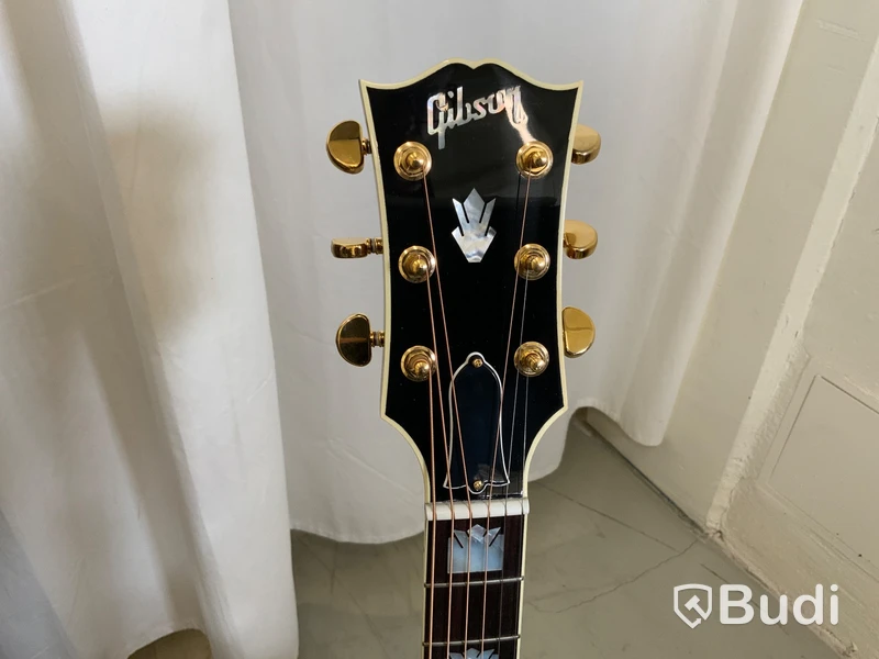 Gitarr Gibson J-200 Standard ink case och kartong