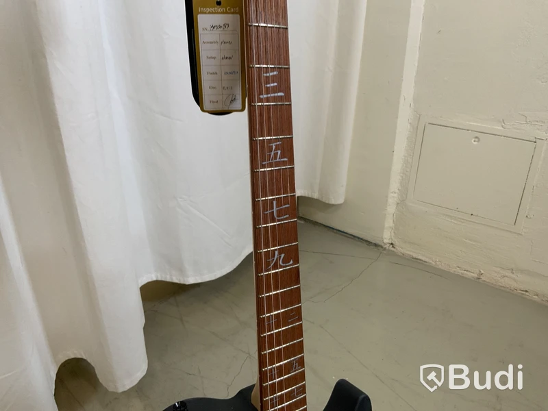 Elgitarr Cort M-Jet slagmärke på kroppen
