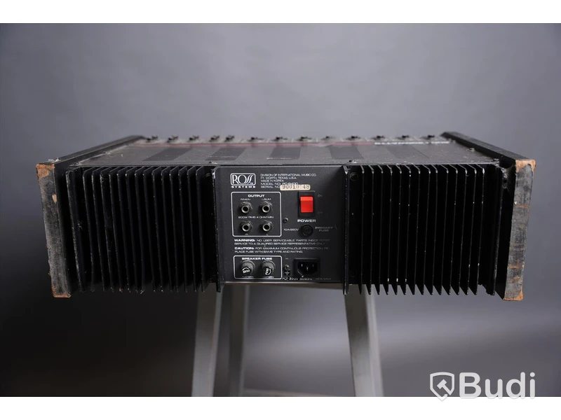 Mixerbord - Ross PC-8400 Powered Mixer Stereo. Osäker funktion.