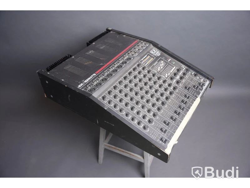 Mixerbord - Ross PC-8400 Powered Mixer Stereo. Osäker funktion.
