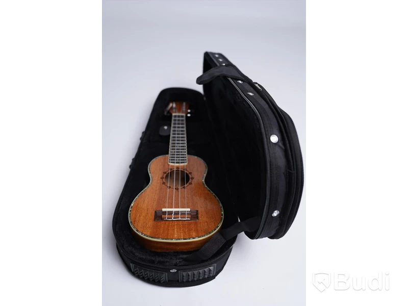 Ukulele - Koki'o, Mahogany Soprano inkl. hard case, RISA Musical Instruments. Ny, Obruten förpackning.