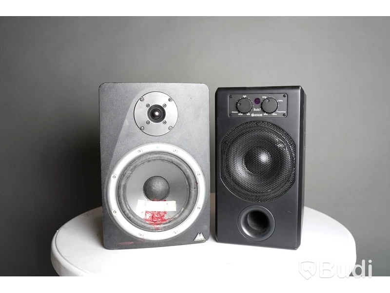 Högtalare 2st - Adam Sub7, M-Audio Studiophile Bx8. Troligen defekt.