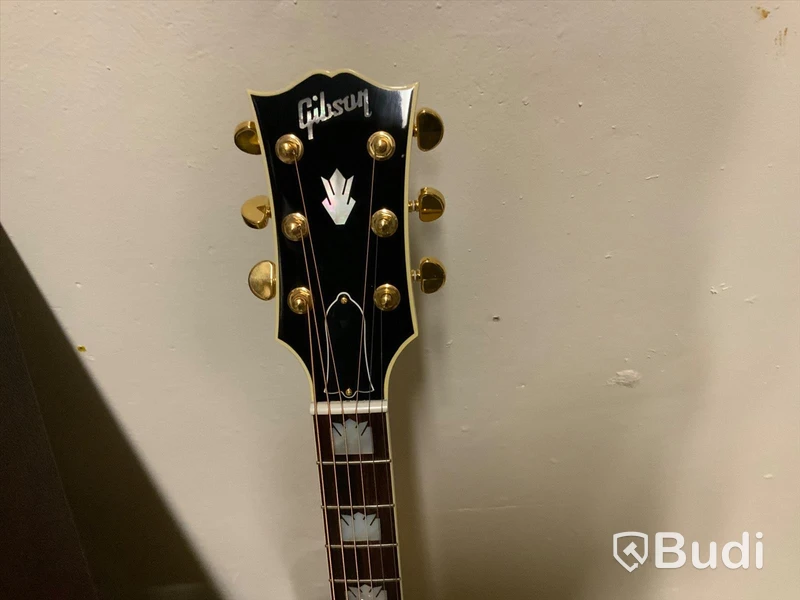 Gibson Montana J-200 Standard AN i case med kartong