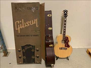Gibson Montana J-200 Standard AN i case med kartong