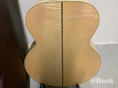 Gibson Montana J-200 Standard AN i case med kartong