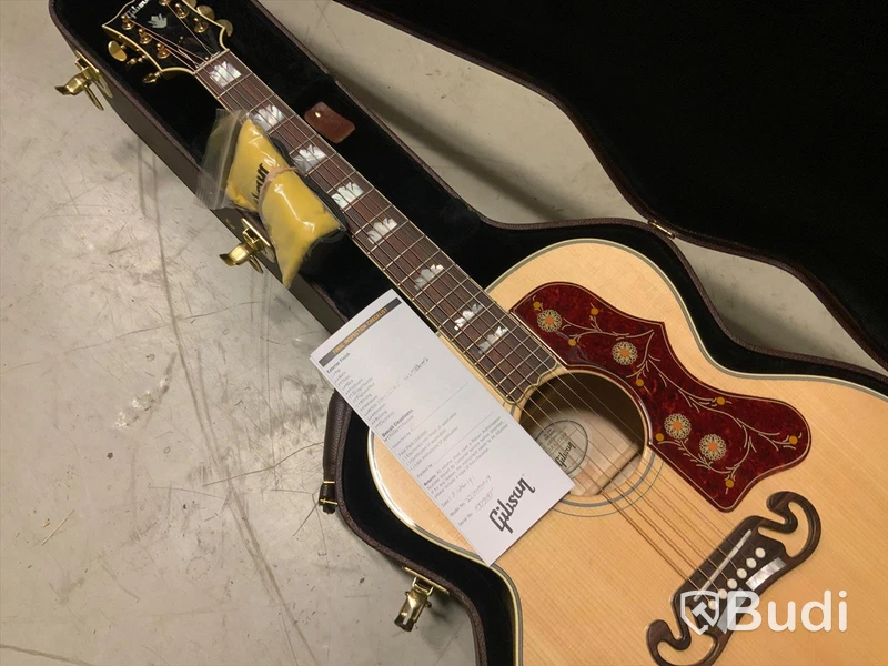 Gibson Montana J-200 Standard AN i case med kartong