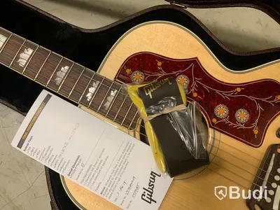 Gibson Montana J-200 Standard AN i case med kartong