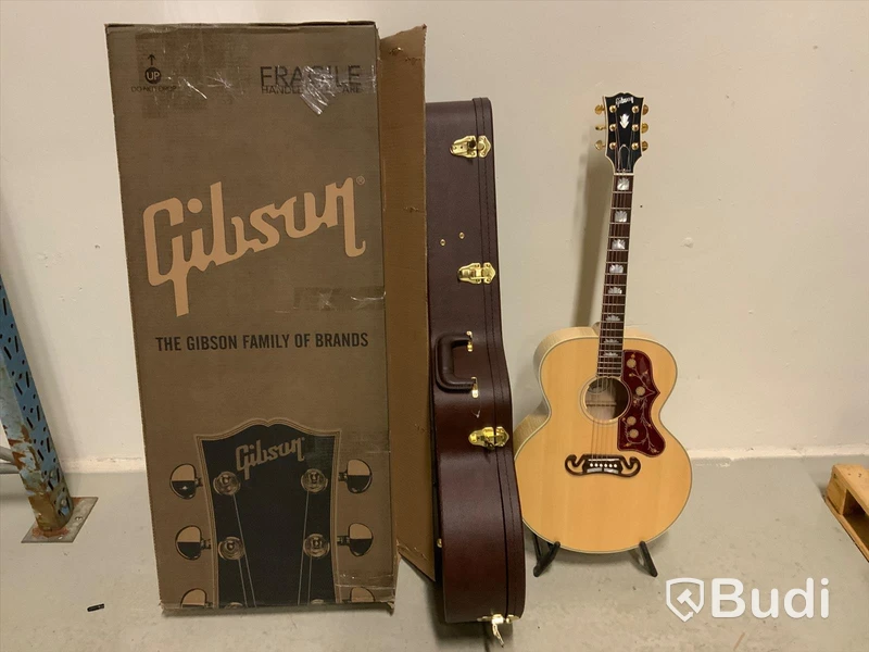 Gibson Montana J-200 Standard AN i case med kartong