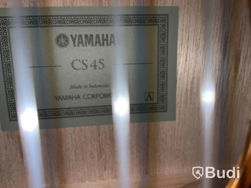 Gitarr Yamaha CS45 Nylonsträngad