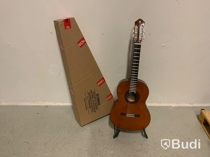 Gitarr Yamaha CS45 Nylonsträngad