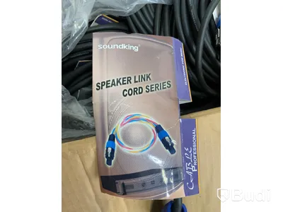 Låda med Soundking högtalarkabel samt 1 USB portable charger 6000mAh