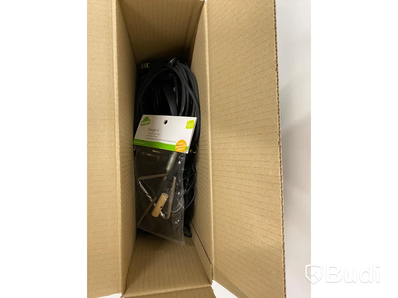 Låda med Sennheiser headsets mm