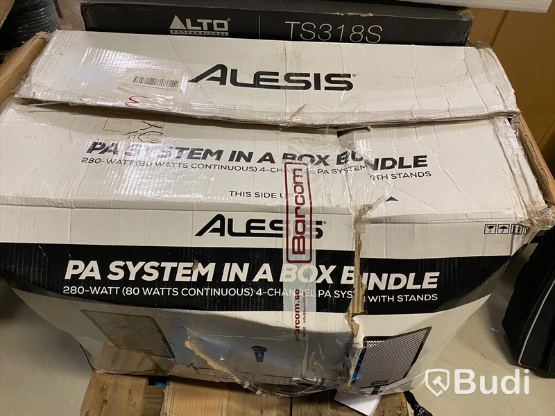 Alesis PA system med två högtalare, stativ och mick