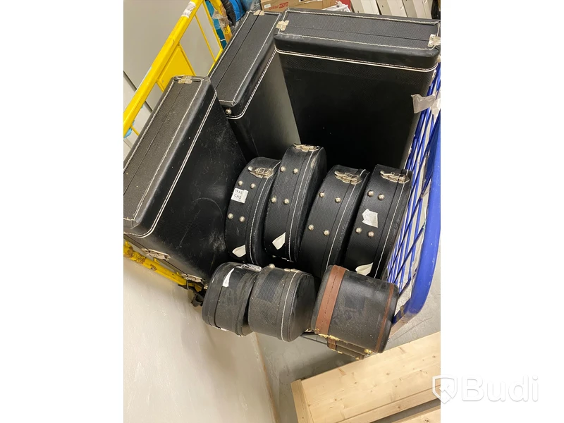 Parti med case för gitarr och bas - bur ingår ej