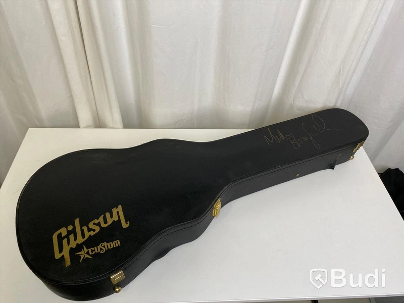 Gibson custom case signerat Mike Bloomfield med diverse defekter
