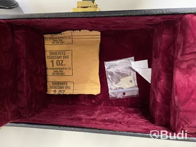 Gibson custom case signerat Mike Bloomfield med diverse defekter