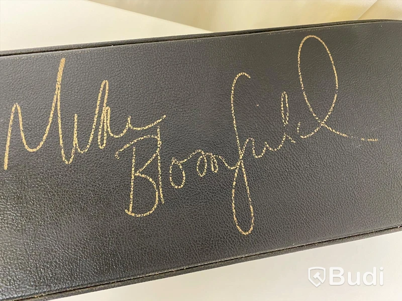 Gibson custom case signerat Mike Bloomfield med diverse defekter