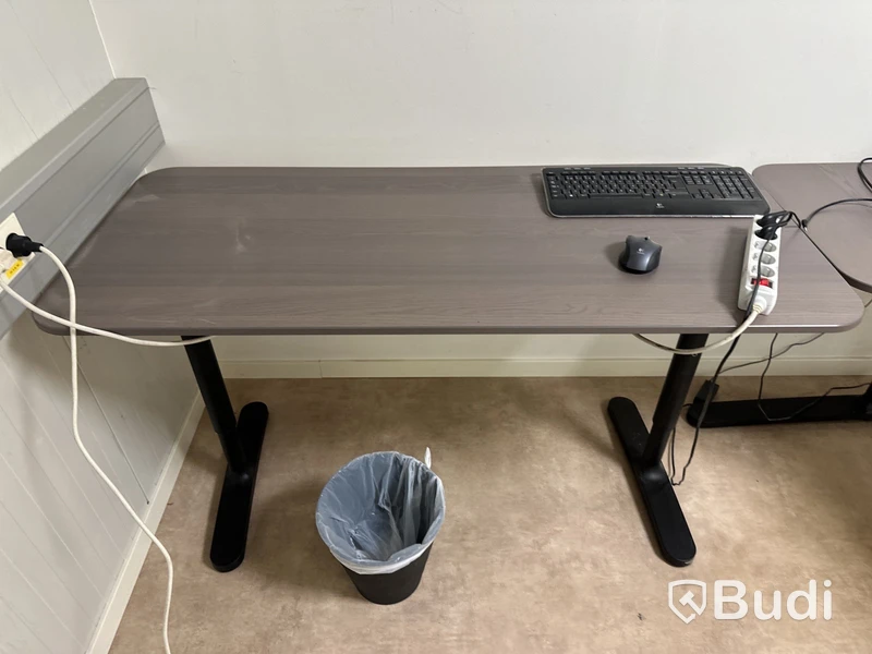 2 st. Skrivbord, skåp, bord och stol
