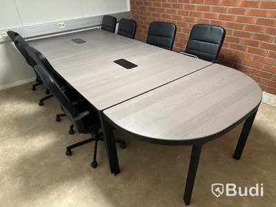 Konferensbord och 8 st. Kontorsstolar