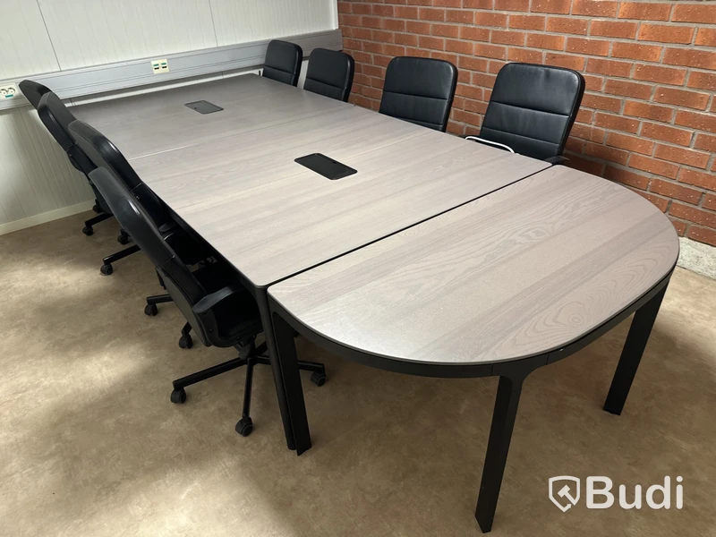 Konferensbord och 8 st. Kontorsstolar