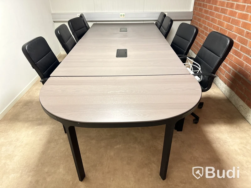 Konferensbord och 8 st. Kontorsstolar