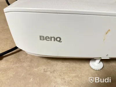 Projektor Benq och högtalare jabra