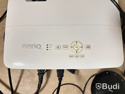 Projektor Benq och högtalare jabra