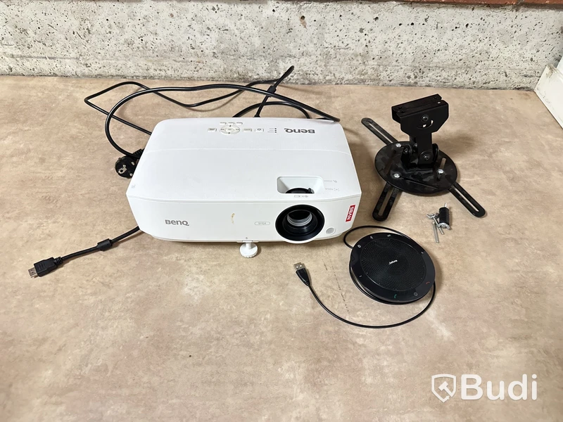 Projektor Benq och högtalare jabra