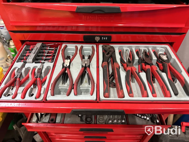 Verktygsskåp med tillhörande verktyg Tengtools