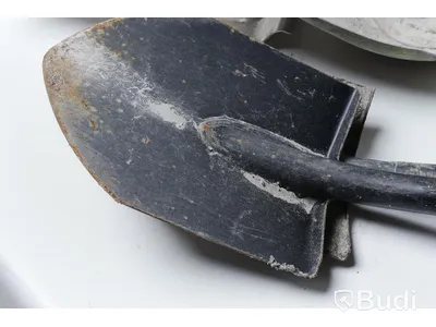 Parti med spadar/plog - 2 grävspade av märket Fiskars.