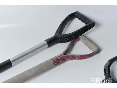 Parti med spadar/plog - 2 grävspade av märket Fiskars.