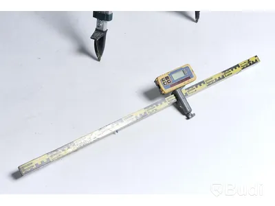 Rotations laser - Spectra Precision LL300, med stativ, Lasermottagare HL450, delbar mätsticka, aluminium rätskiva, lod och mätsticka.