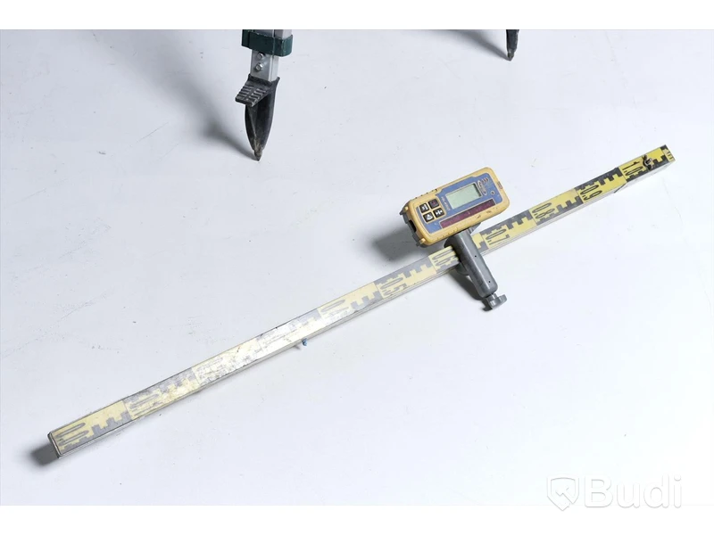Rotations laser - Spectra Precision LL300, med stativ, Lasermottagare HL450, delbar mätsticka, aluminium rätskiva, lod och mätsticka.