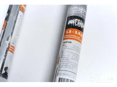 Bygglampa med 3st takstöd i aluminium.