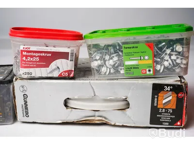 Blandade spik och skruv, diverse märken