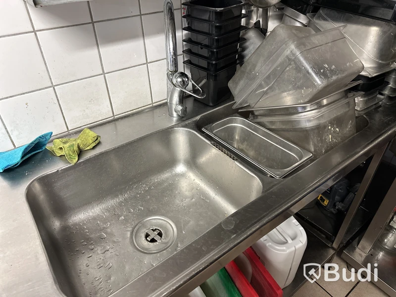 Bänk med 2 diskhoar och underhylla