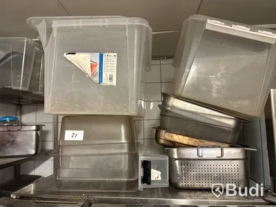 Diverse container, bläck och skärbrädor