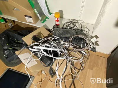 Arbetsbänk, verktyg, skrivbord m.m. Stort parti!