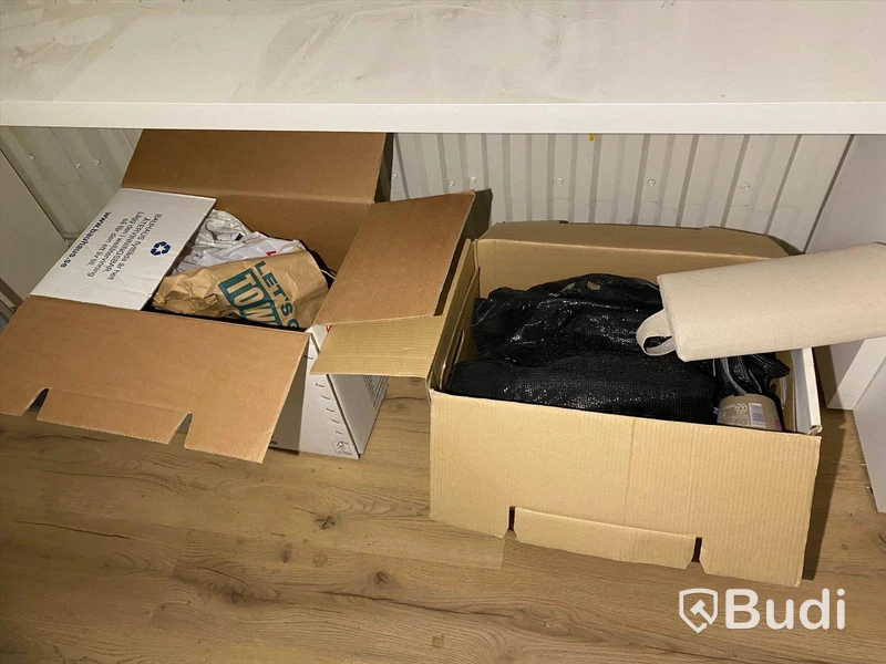 Arbetsbänk, verktyg, skrivbord m.m. Stort parti!
