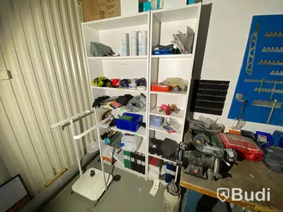 Arbetsbänk, verktyg, skrivbord m.m. Stort parti!