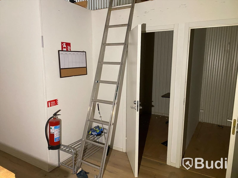 Arbetsbänk, verktyg, skrivbord m.m. Stort parti!