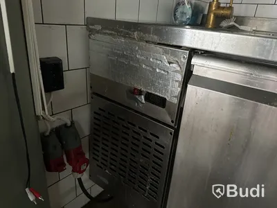 Rostfri kylbänk med diskho och blandare
