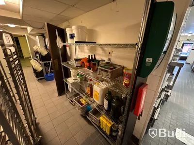 Förnicklad hylla