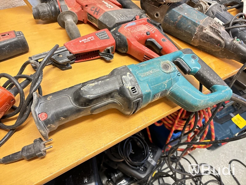 Bultpistol, cirkelsåg, nibbler m.m.