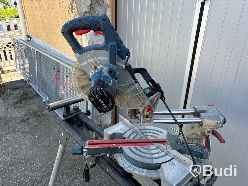 Kap- & gersåg Bosch med stativ.