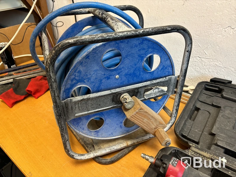 2 st spikpistoler & slangvinda