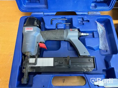 4 st spikpistoler & kompressor
