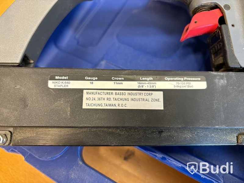 4 st spikpistoler & kompressor